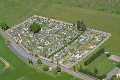 Illustration de Cimetière et colombariums