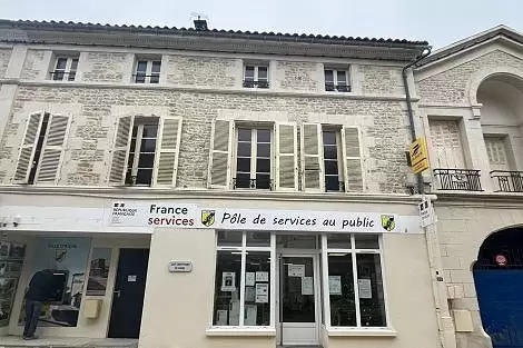 Illustration de Pôle de services au public 